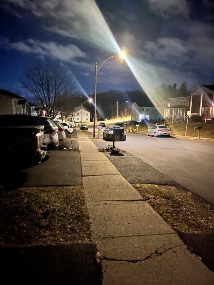 Building Photo - 11 Limerick Dr E