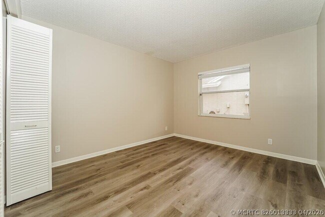 Building Photo - 6642 NW 42nd Ave