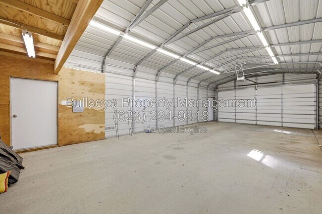 Building Photo - 313-East 1/2 E 1/2 St N