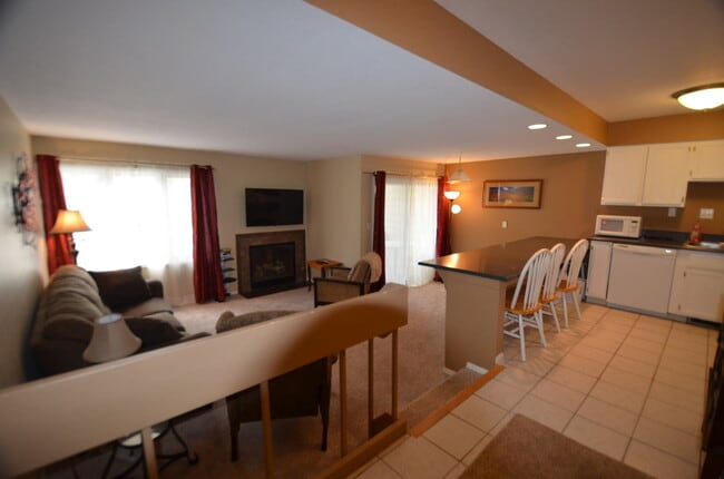 Building Photo - Warrior's Mark Condo!  Walk to town and on the bus route! Pet negotiable!