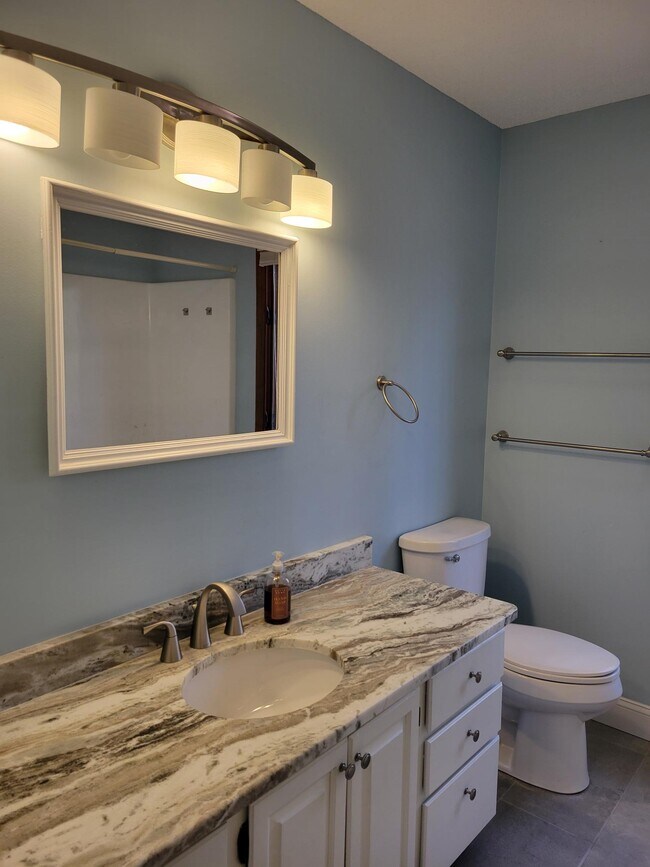 Building Photo - 116 Knollwood Ln