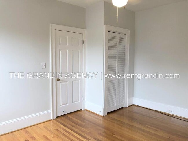 Building Photo - 2504 Longview Ave SW