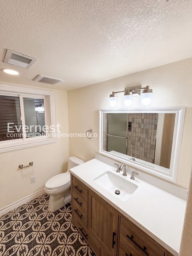 Building Photo - 268 S Garfield St