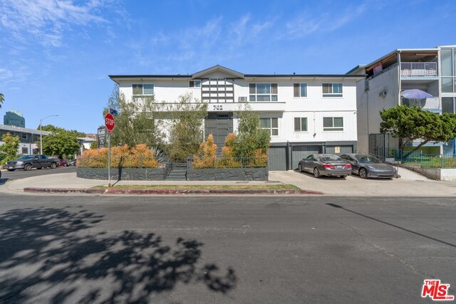 Building Photo - 702 S St Andrews Pl