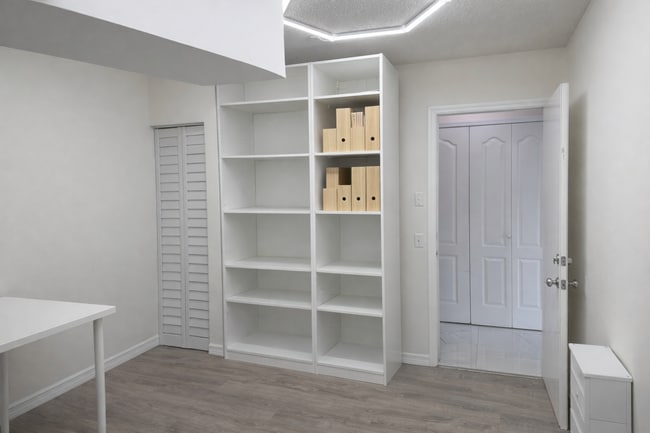 Building Photo - 15861 SW 70th Terrace