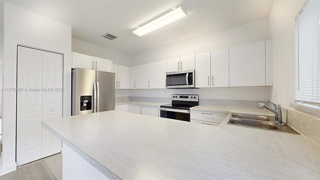 Building Photo - 388 NW 12th Pl