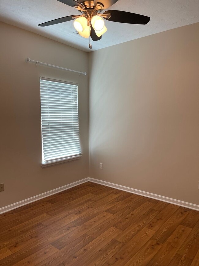 Building Photo - Meticulously Maintained Ranch