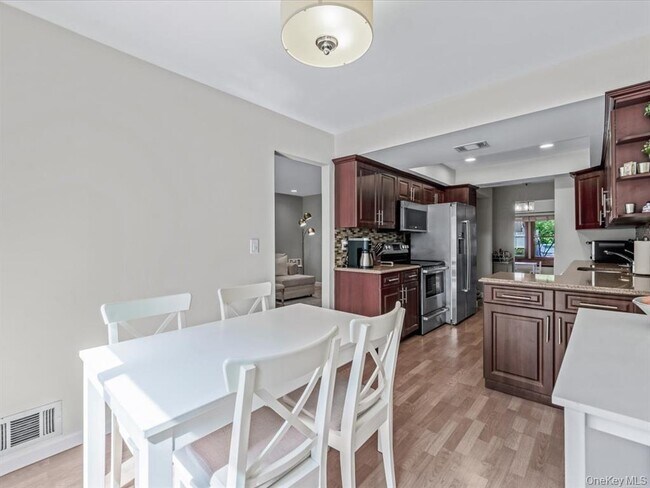 Building Photo - 54 Hidden Ridge Dr