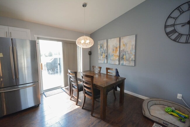 Building Photo - Gorgeous 4br home on nice lot with no backyard neighbors!