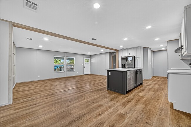Building Photo - 1115 1 Oak Chase Rd