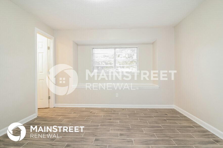 Building Photo - 5009 S Briarwood Dr