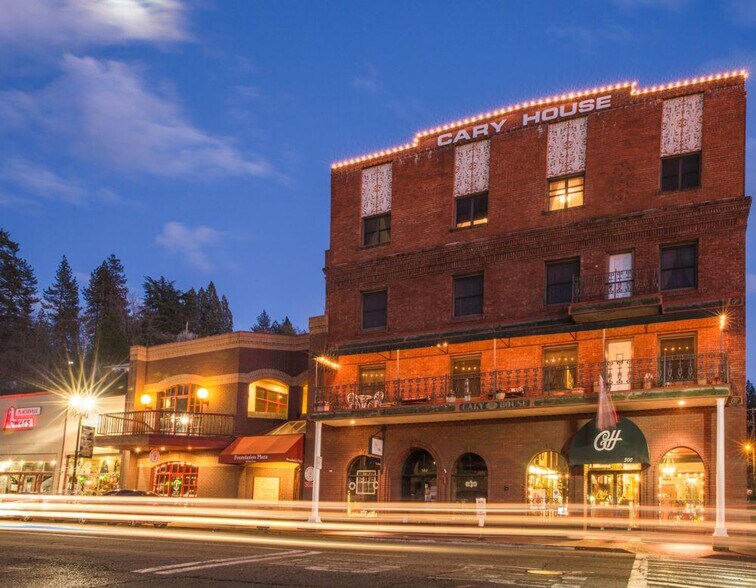 Building Photo - 300 Main St