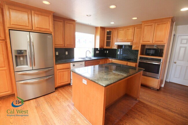 Building Photo - $4895 - Large beautiful 3/2 Home located i...