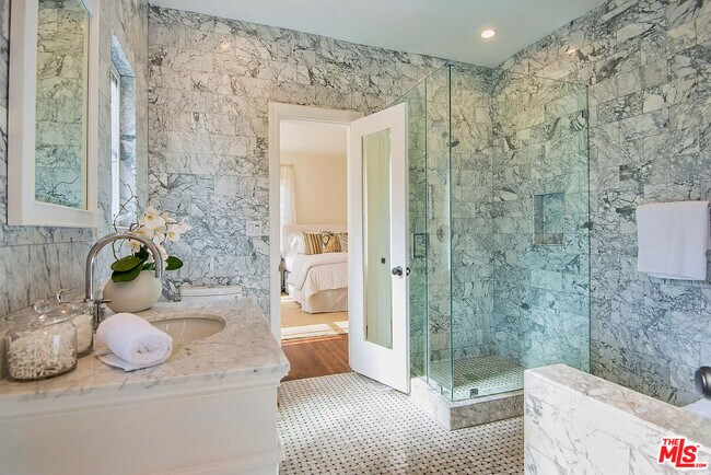 Building Photo - 239 S Orange Dr