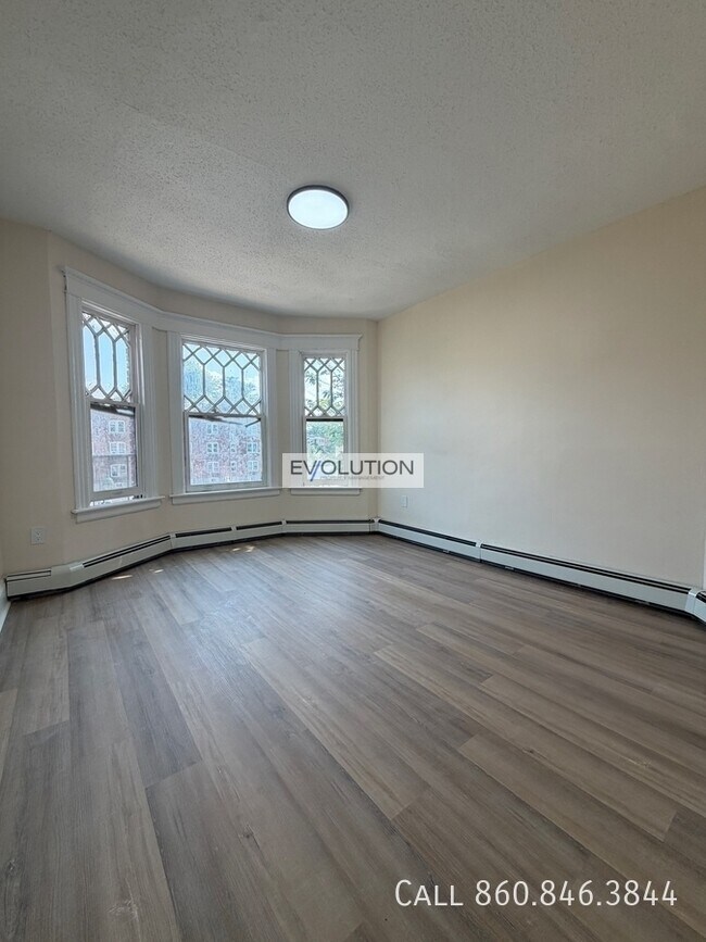 Building Photo - 906-908 Park St-3W