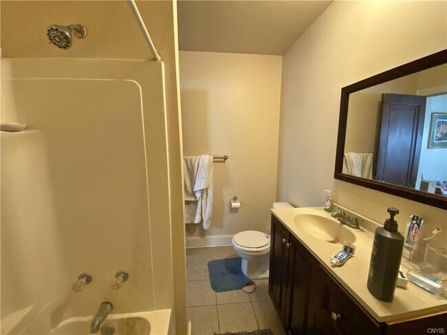 Building Photo - 208 Bassett St