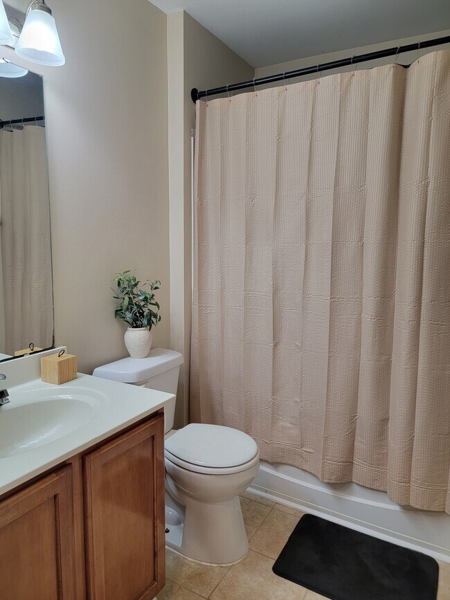 Building Photo - 2220 Valley Edge Dr