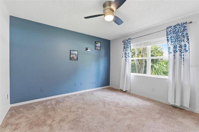 Building Photo - 6513 Thoroughbred Loop