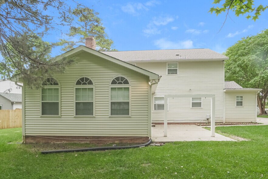 Building Photo - 605 Bundy Cir
