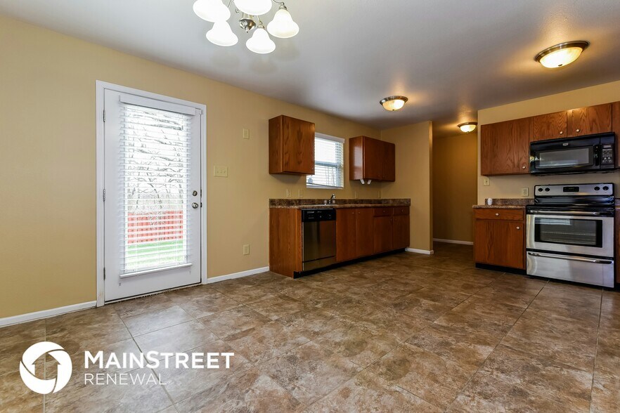 Building Photo - 10616 Pavilion Dr