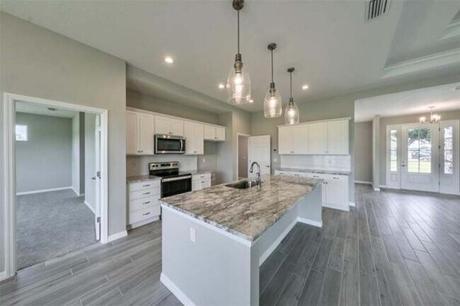 Building Photo - Executive 4/3 Rental