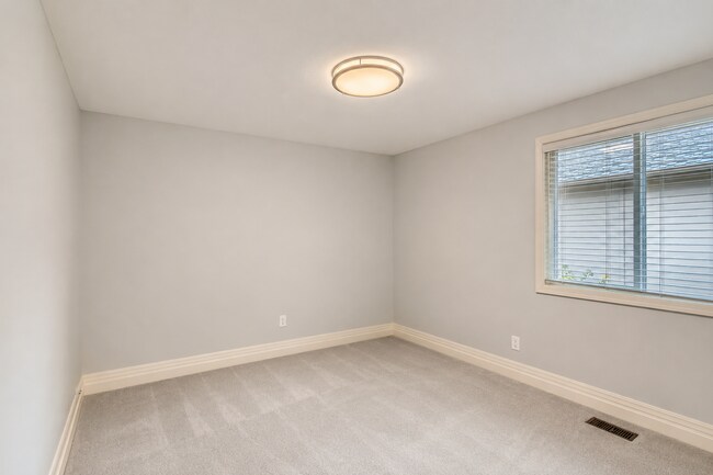 Building Photo - Remodeled Single-Level 2BR/2BA End Unit — Private Courtyard, 2-Car Garage & Mountain Park Ameniti...
