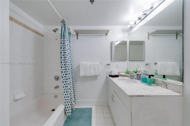 Building Photo - 1200 Brickell Bay Dr