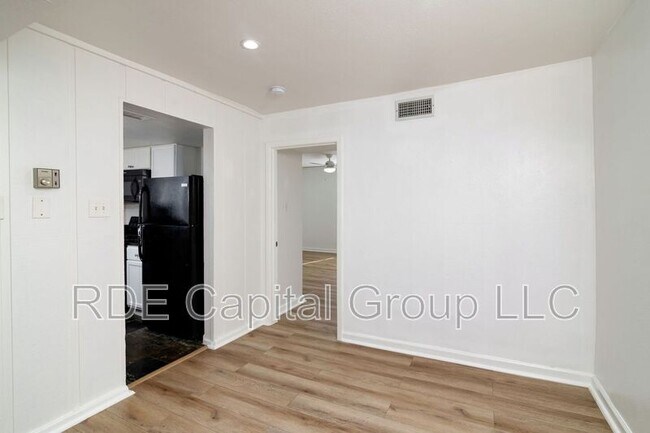 Building Photo - 2816 Throckmorton St
