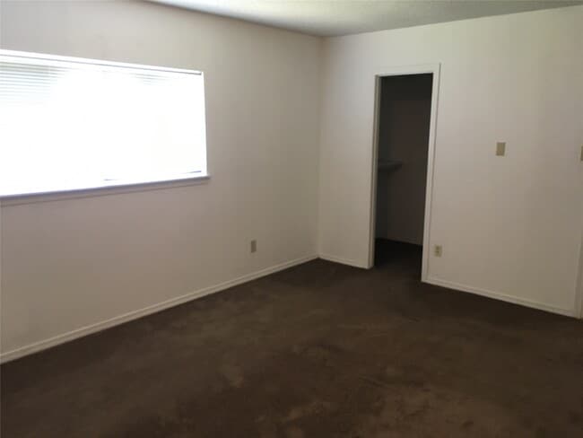 Building Photo - 21026 Settlers Valley Dr