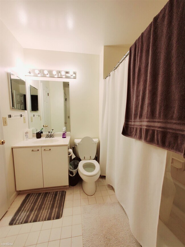 Building Photo - 1 br, 1 bath Condo - 1900 Summer St Unit K
