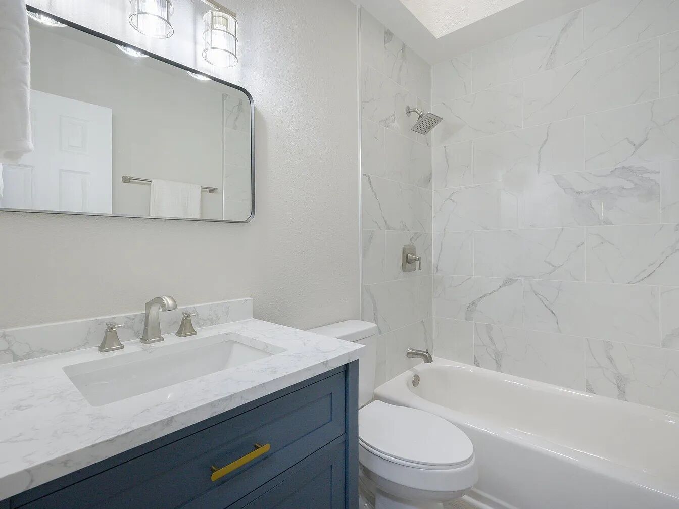 Building Photo - 1053 Emerald Ln