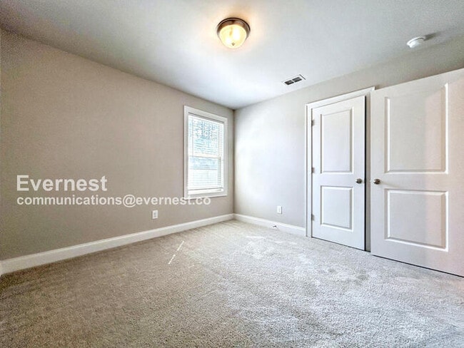 Building Photo - 662 Stately Dr