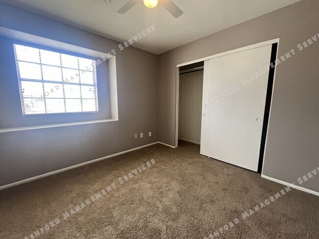 Building Photo - Charming 3 Bedroom, 2.5 Bath Home in North...