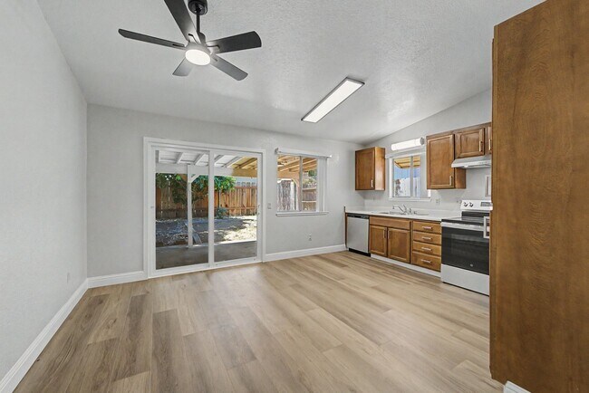 Building Photo - 2 Bedroom 2 bathroom Northside of Yuba City
