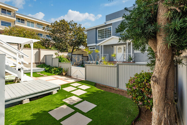 Building Photo - 526 Avenue A