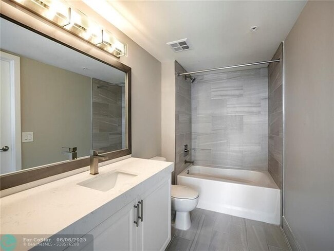 Building Photo - 1040 Seminole Dr