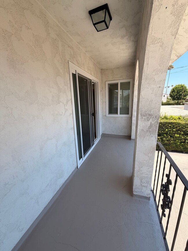 Building Photo - Completely Remodeled, Spacious 2 Bedroom Apartment For Rent w/ Parking!