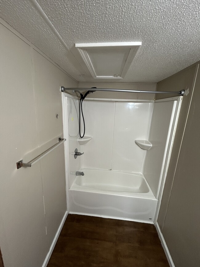 Building Photo - 313 Belew St