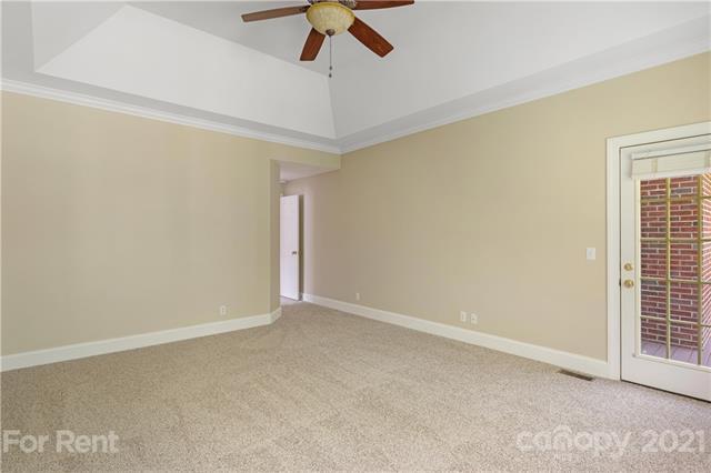 Building Photo - 904 Woodvine Rd