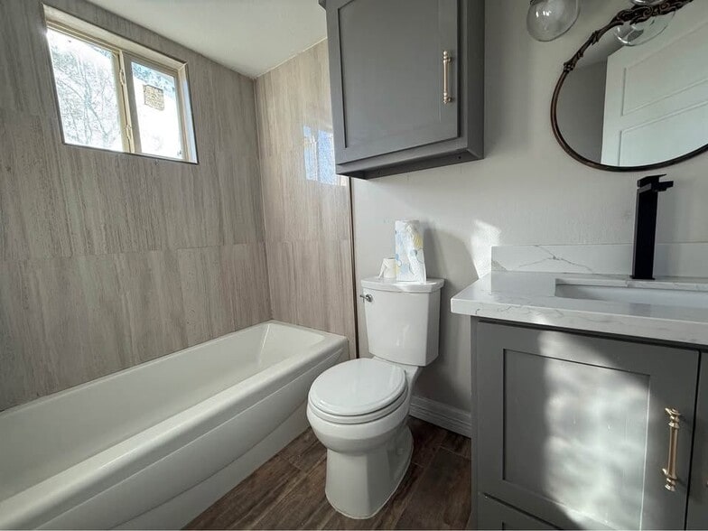 Building Photo - 233 S Iowa St