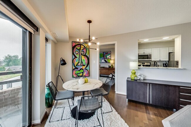 Building Photo - 2-bedroom, 1-bath condo in the sought-afte...