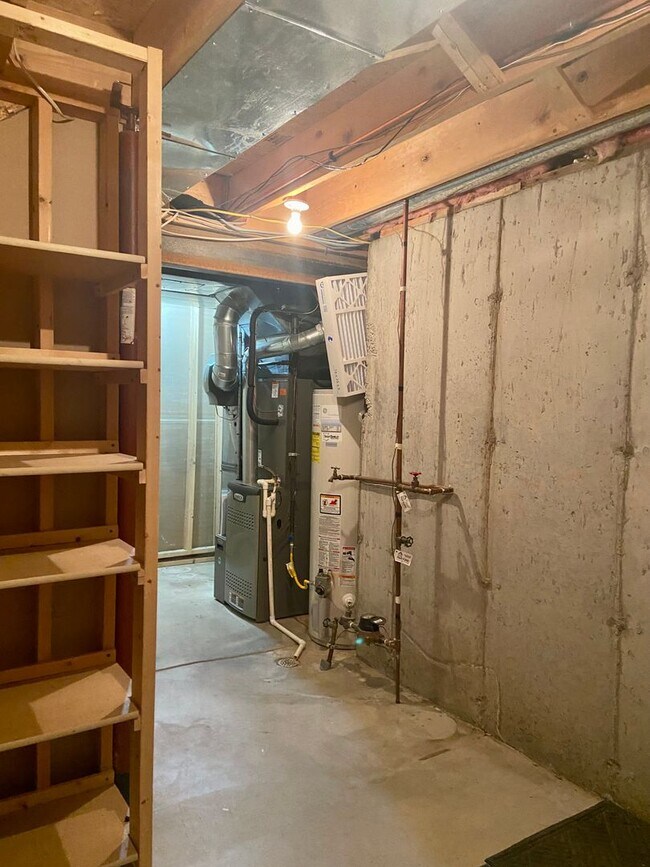 Building Photo - Rental