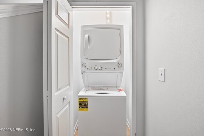 Building Photo - 8188 Cabin Lake Cir