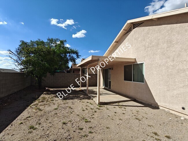 Building Photo - 7960 S Lennox Ln
