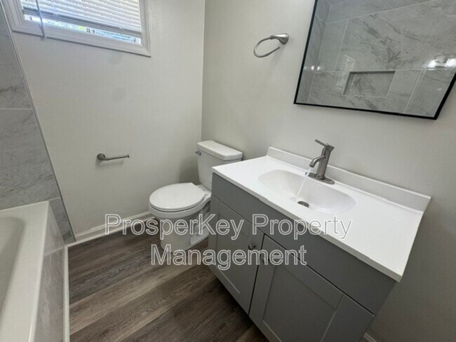 Building Photo - 5004 Kingston Dr