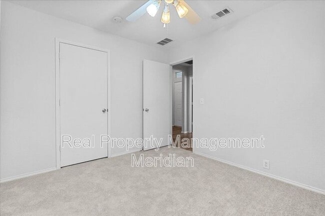 Building Photo - 1704 Little Deer Ln