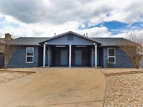 Building Photo - 3411 Lynridge Dr