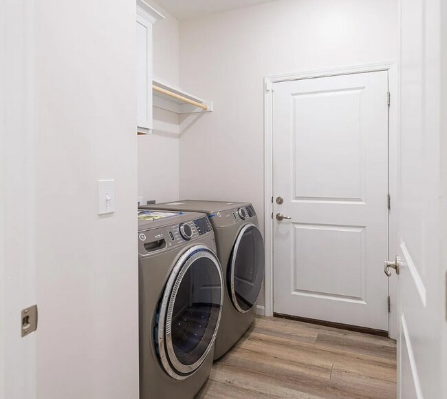 Building Photo - Don't miss out on this beautiful home!