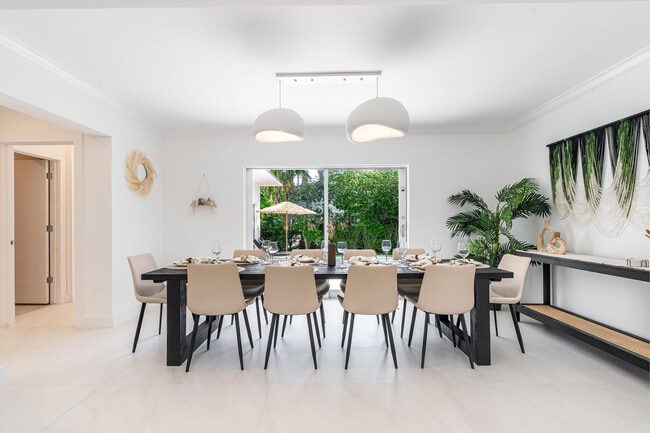 Building Photo - 616 NE 16th Terrace