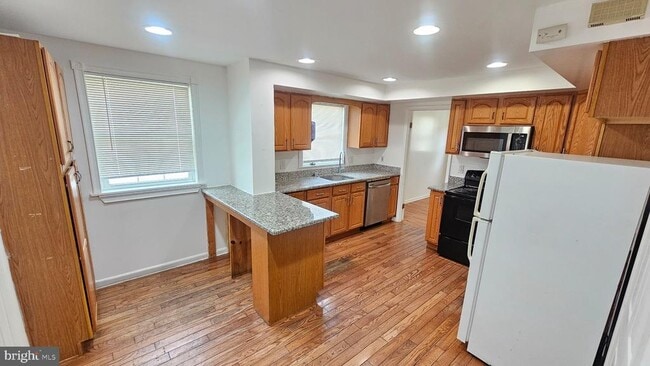 Building Photo - 328 Rees Dr